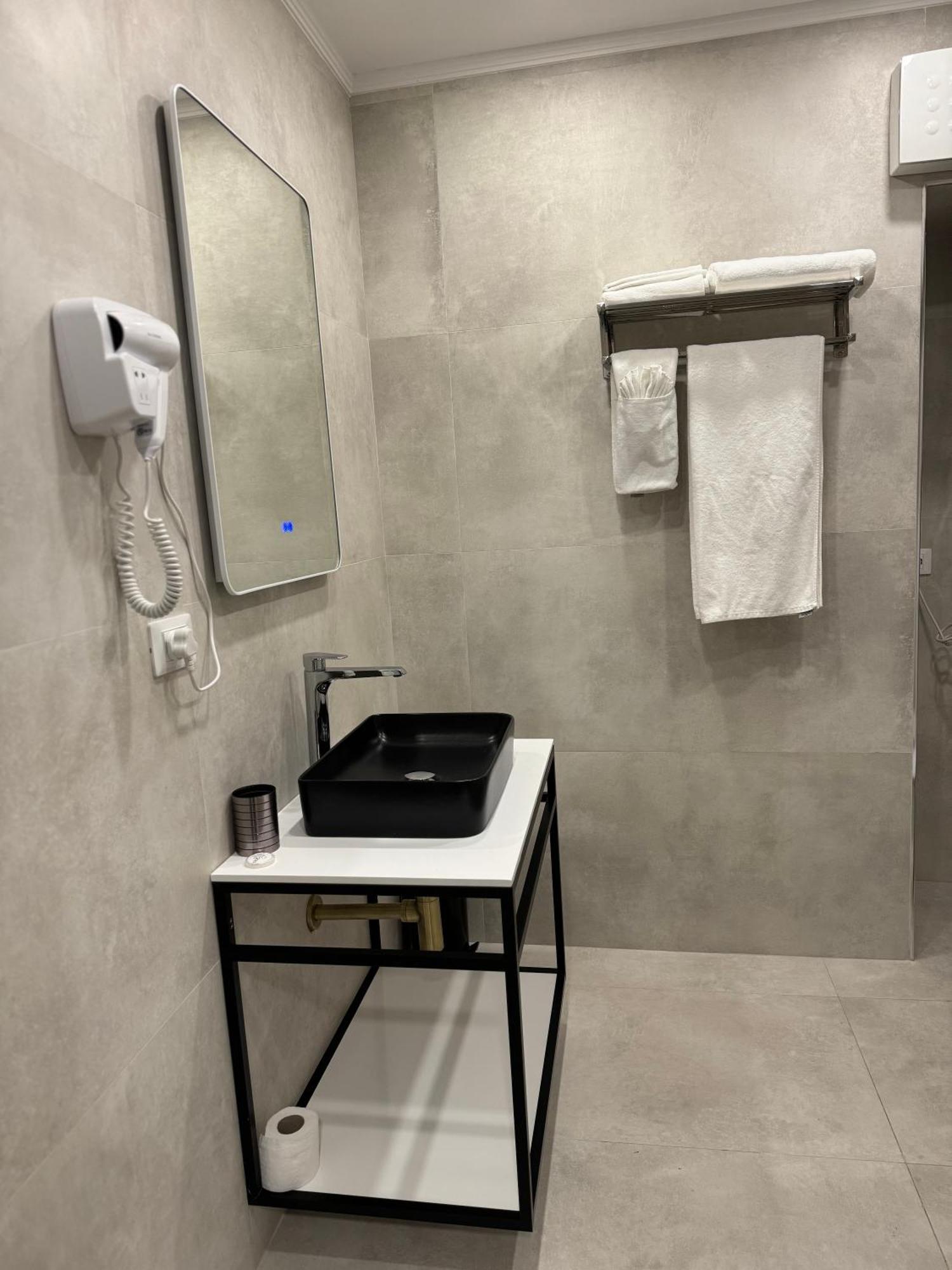 L'Hotel Тирана Екстер'єр фото