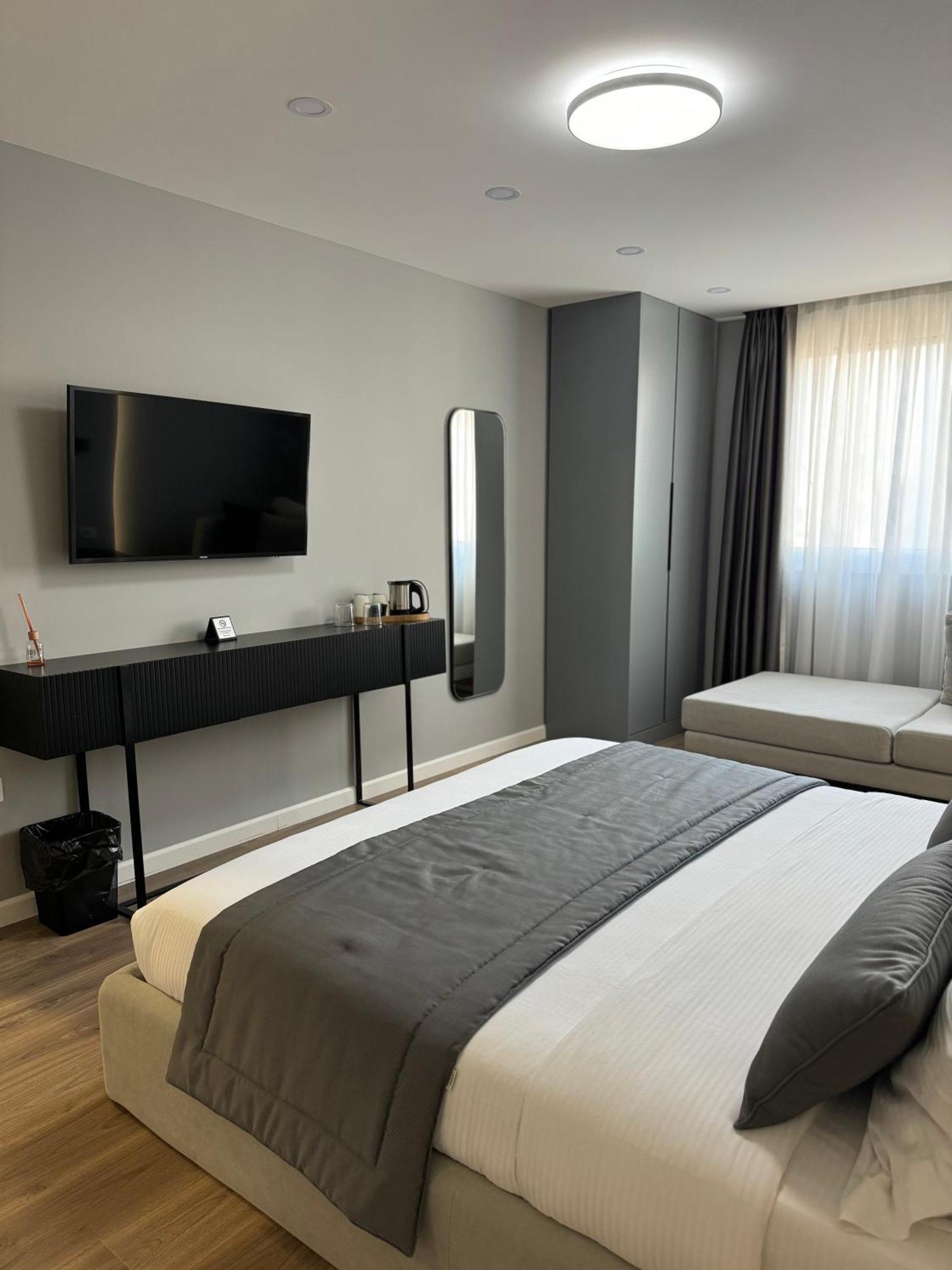 L'Hotel Тирана Екстер'єр фото